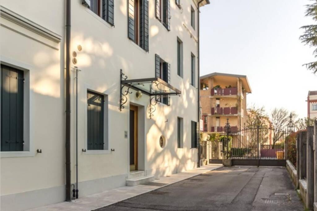Dadahome Elegante Appartamento Vicino Al Centro Τρεβίζο Εξωτερικό φωτογραφία